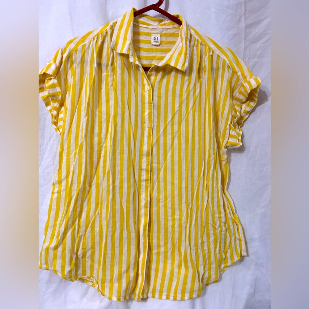 Gap button down shirt
